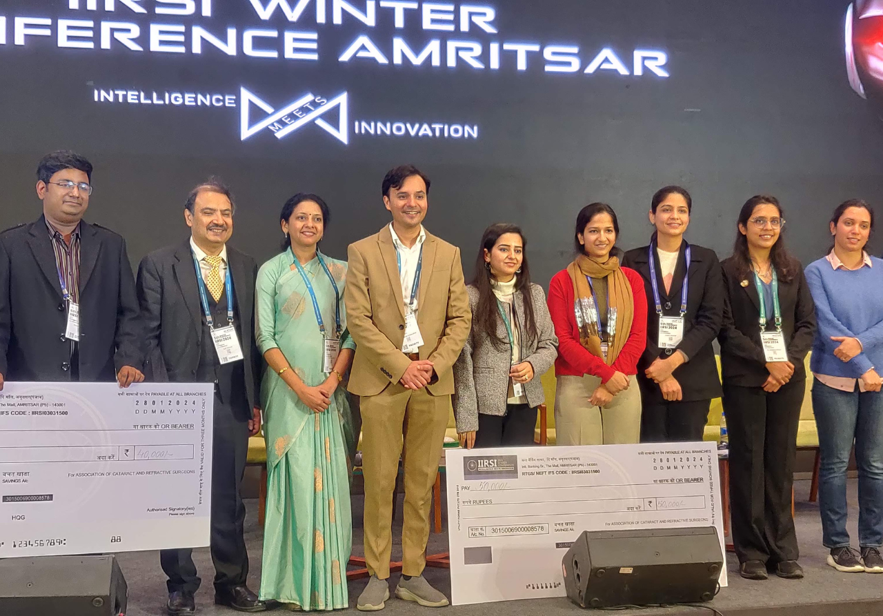 Dr. ARK receiving the award at IIRSI, Amritsar for a quiz with other awardees